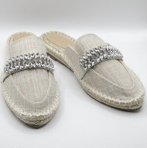 SHOEDAZZLE size 8.5 women's Daphney slip-on spadrille flats. Runs small‎